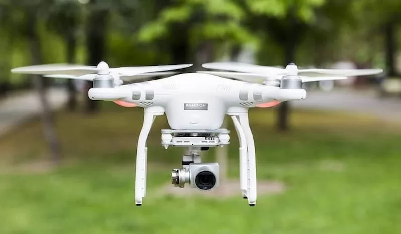 Hình 2: Máy bay không người lái (flycam)